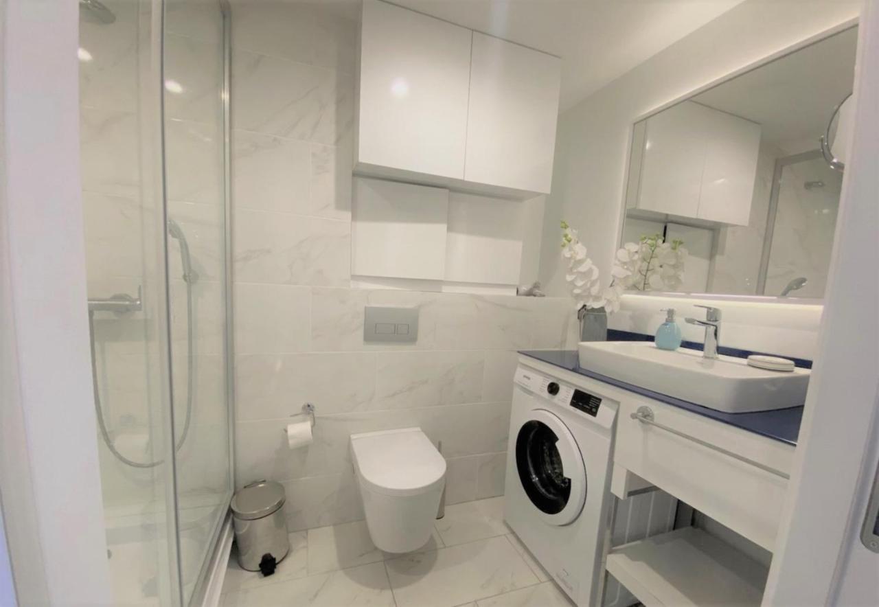 Luxury Sea View Apartments In Orbi City バトゥーミ エクステリア 写真