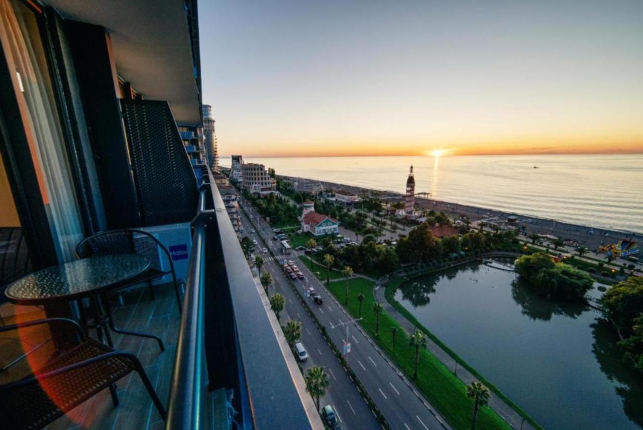 Luxury Sea View Apartments In Orbi City バトゥーミ エクステリア 写真