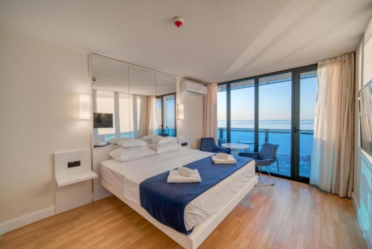 Luxury Sea View Apartments In Orbi City バトゥーミ エクステリア 写真