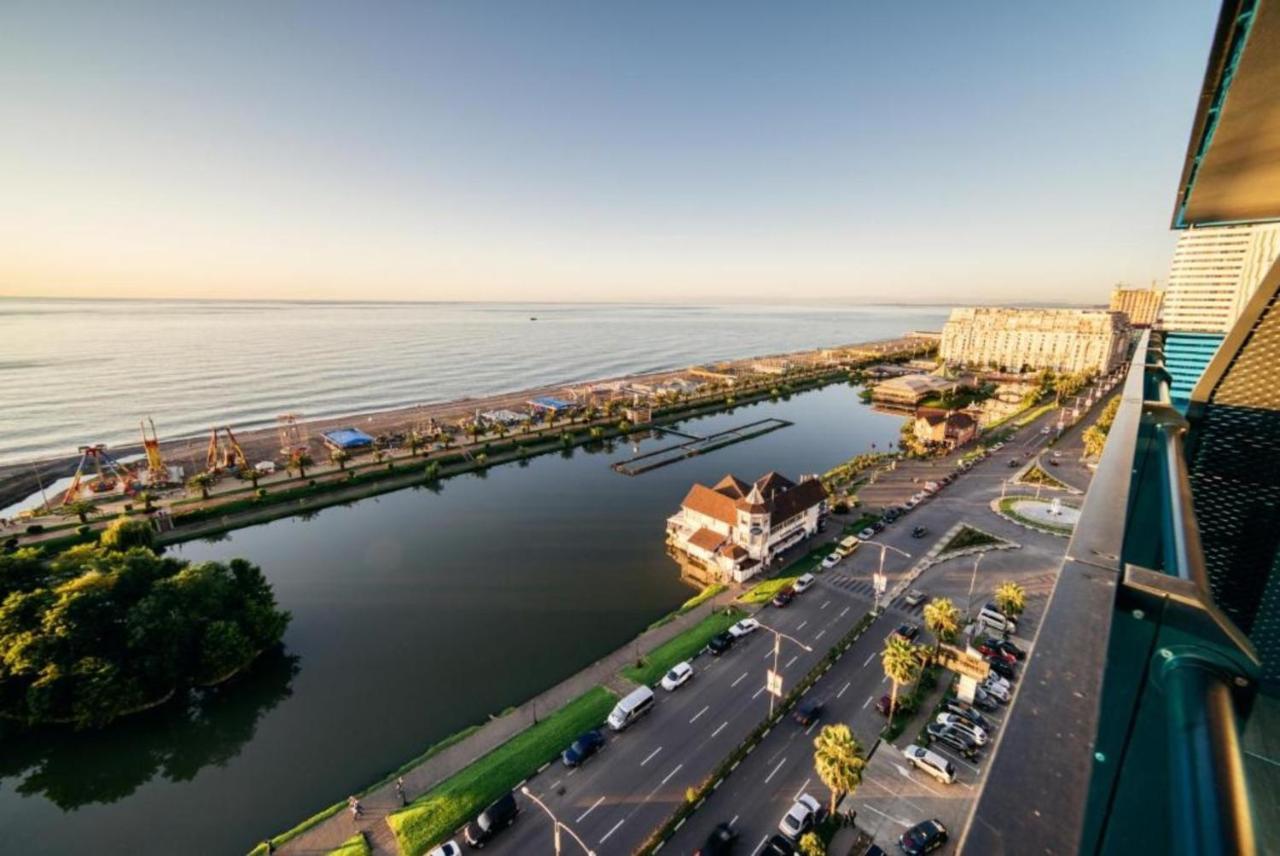 Luxury Sea View Apartments In Orbi City バトゥーミ エクステリア 写真
